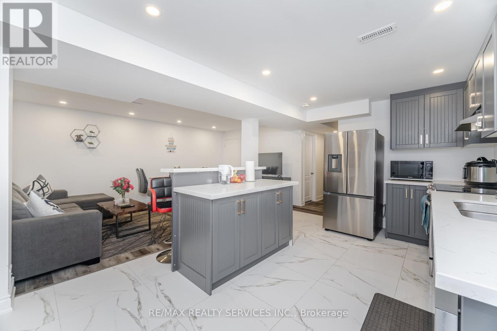 17 Averill Road, Brampton, ON - Indoor Photo Showing Kitchen