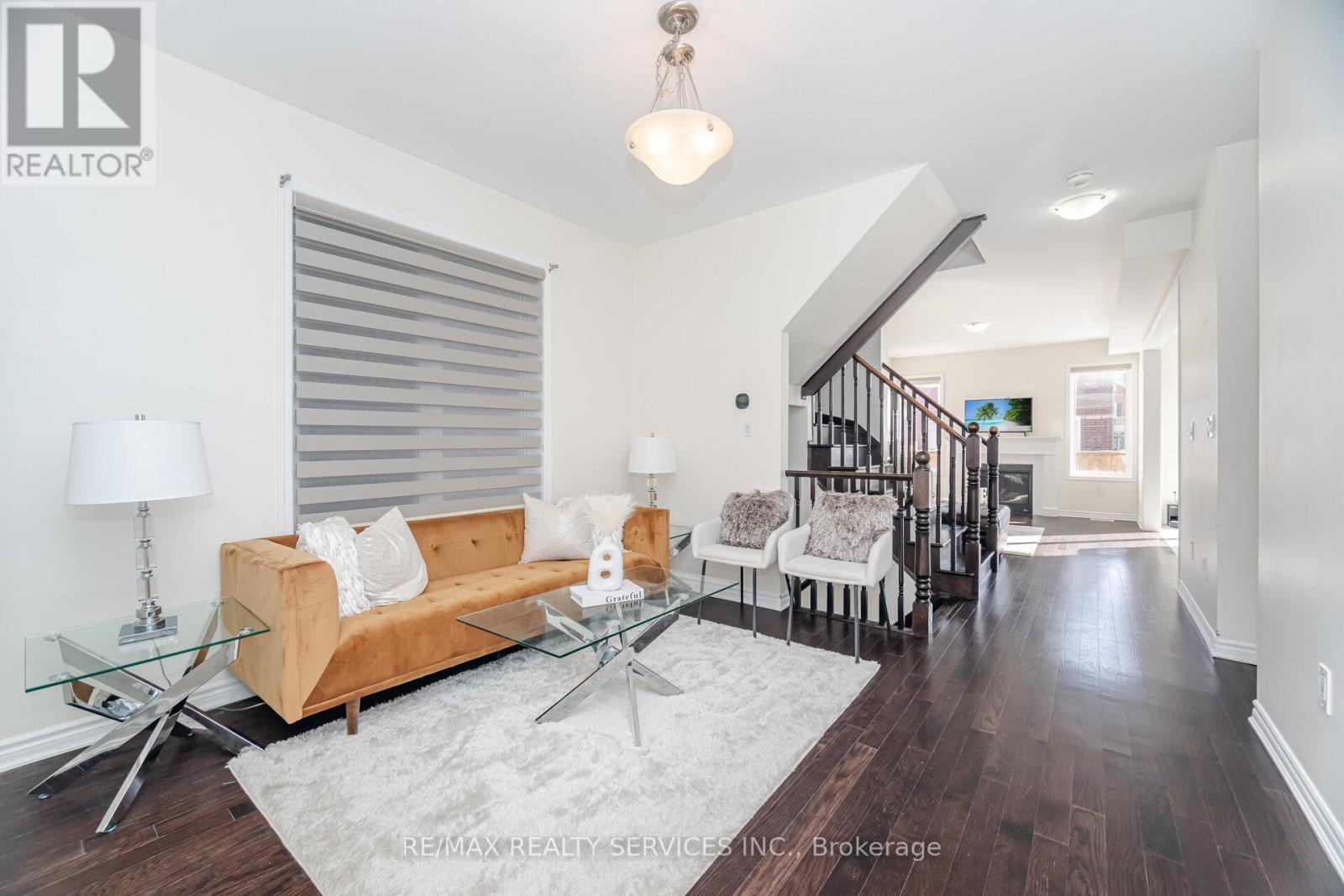 17 Averill Road, Brampton, ON - Indoor Photo Showing Living Room