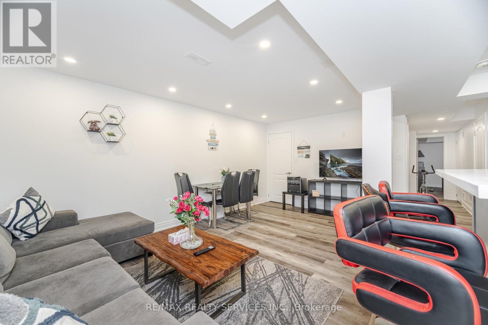 17 Averill Road, Brampton, ON - Indoor Photo Showing Living Room