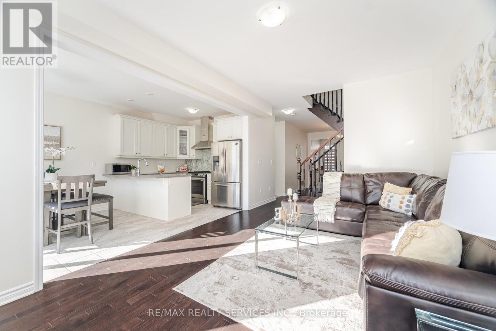 17 Averill Road, Brampton, ON - Indoor Photo Showing Living Room