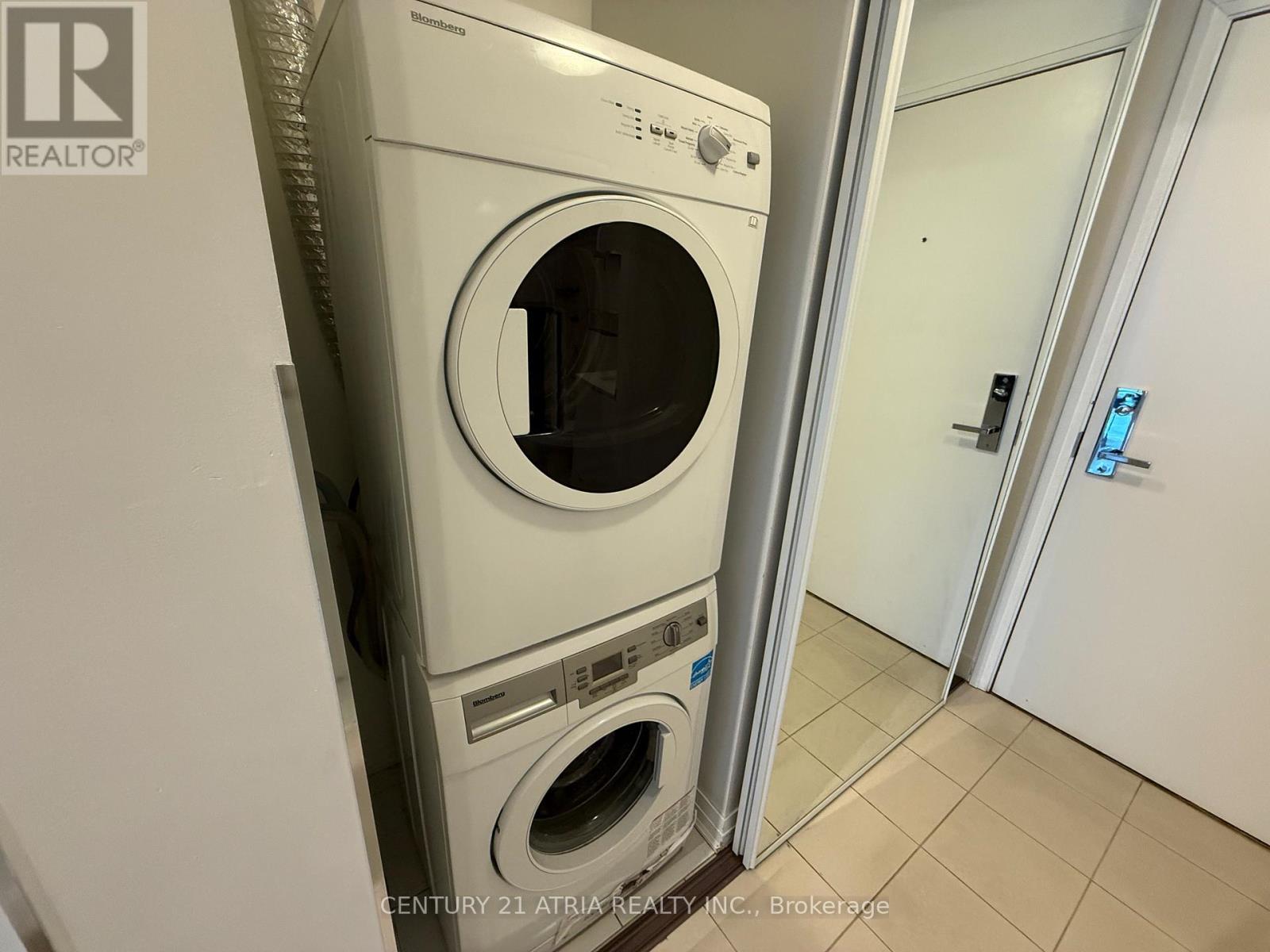 809 - 60 Annie Craig Drive, Toronto, ON - Indoor Photo Showing Laundry Room