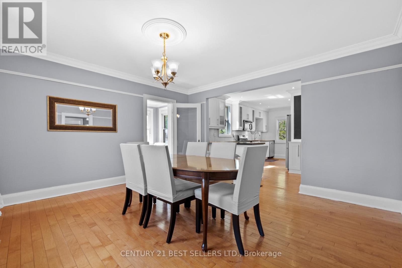 933 6 Highway N, Hamilton, ON - Indoor Photo Showing Dining Room