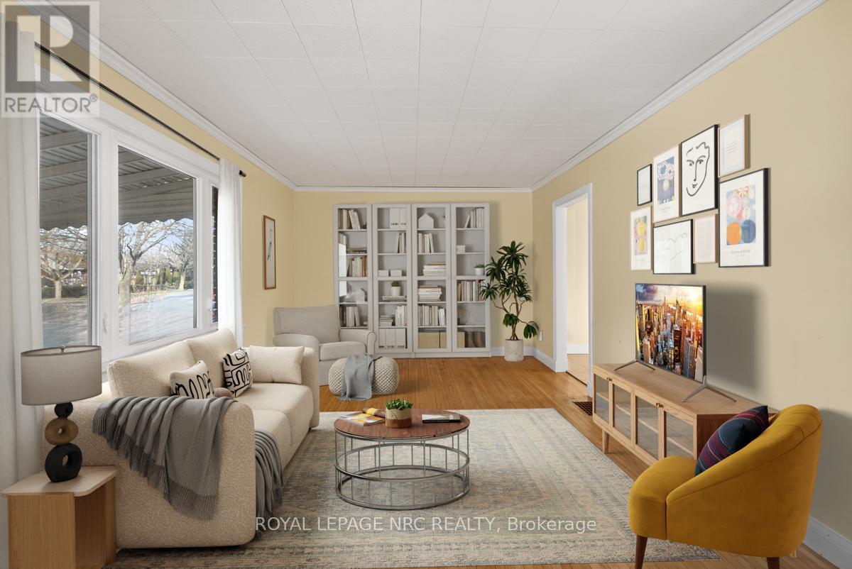 430 Clare Avenue, Welland (Prince Charles), ON - Indoor Photo Showing Living Room