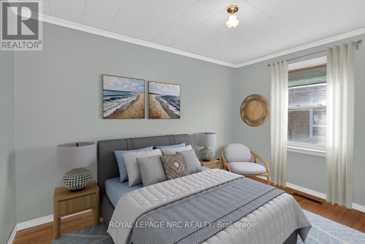 430 Clare Avenue, Welland (Prince Charles), ON - Indoor Photo Showing Bedroom