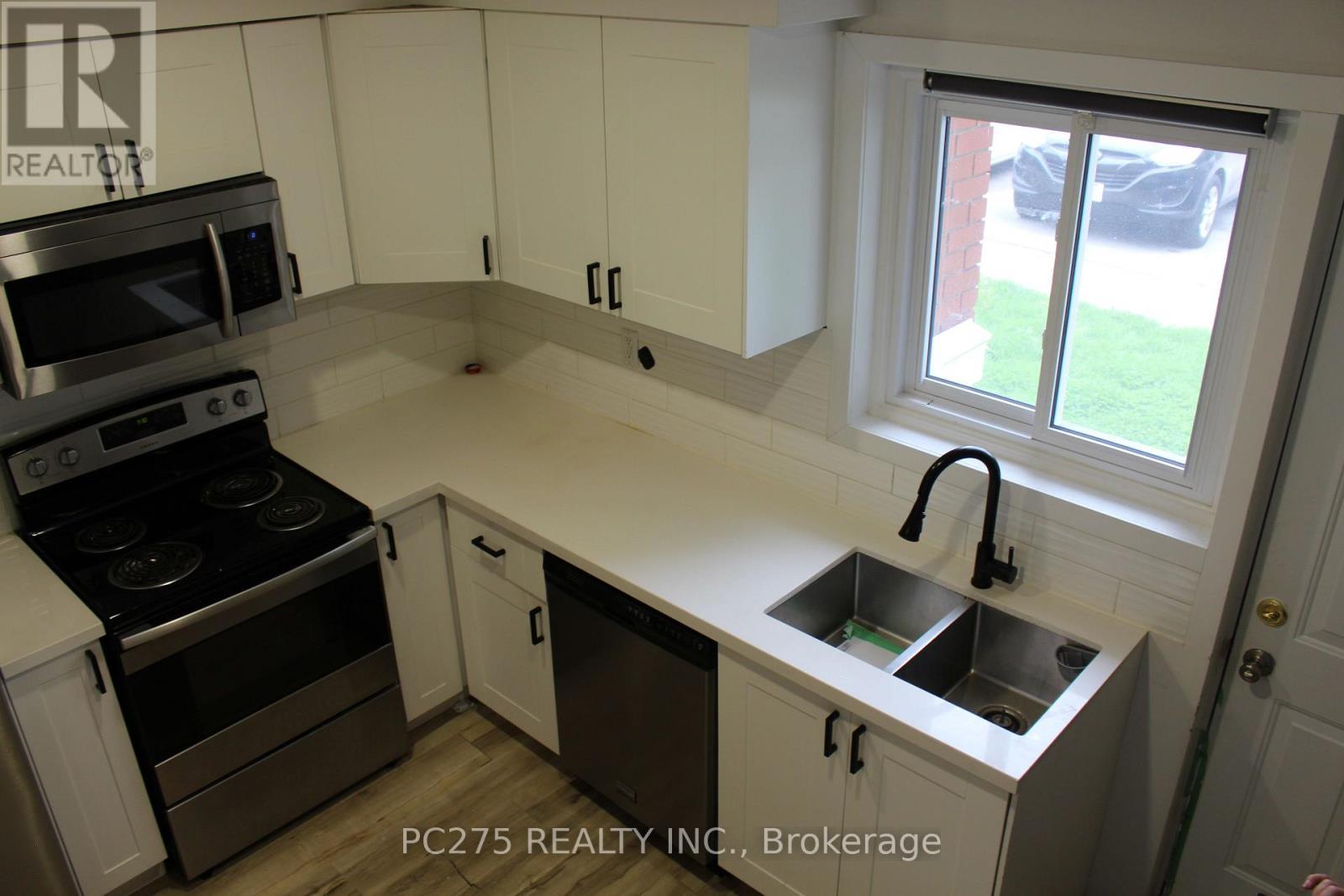 101 - 1090 Kipps Lane, London East (East A), ON - Indoor Photo Showing Kitchen