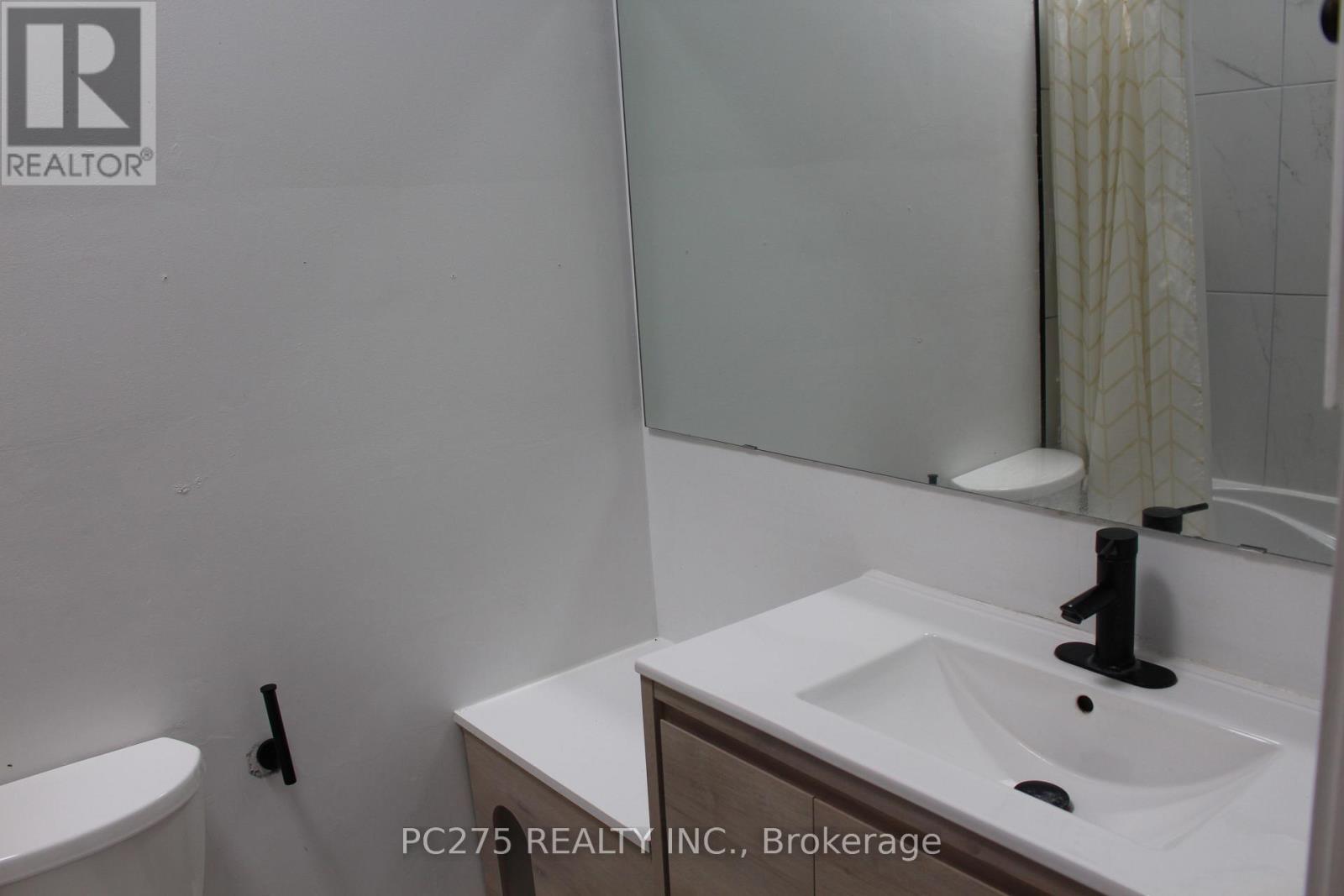 101 - 1090 Kipps Lane, London East (East A), ON - Indoor Photo Showing Bathroom