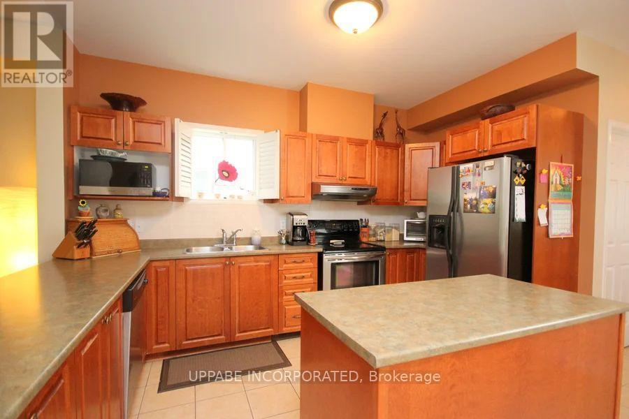287 Parkin Circle, Ottawa, ON - Indoor Photo Showing Kitchen With Double Sink