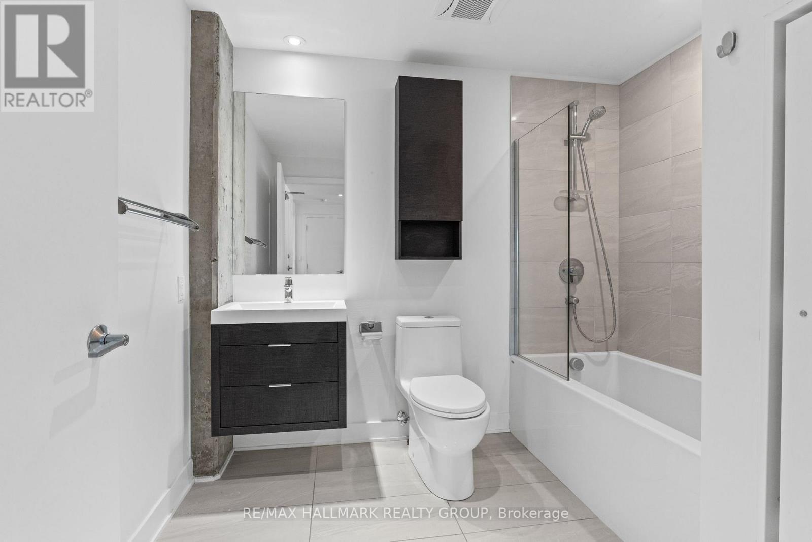 2205 - 20 Daly Avenue, Ottawa, ON - Indoor Photo Showing Bathroom