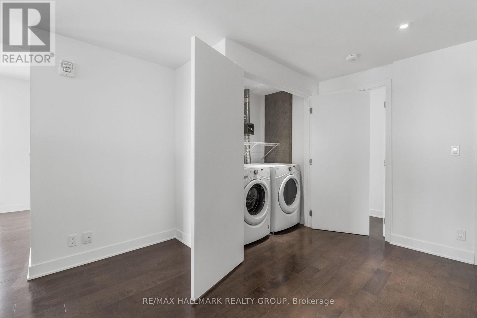 2205 - 20 Daly Avenue, Ottawa, ON - Indoor Photo Showing Laundry Room