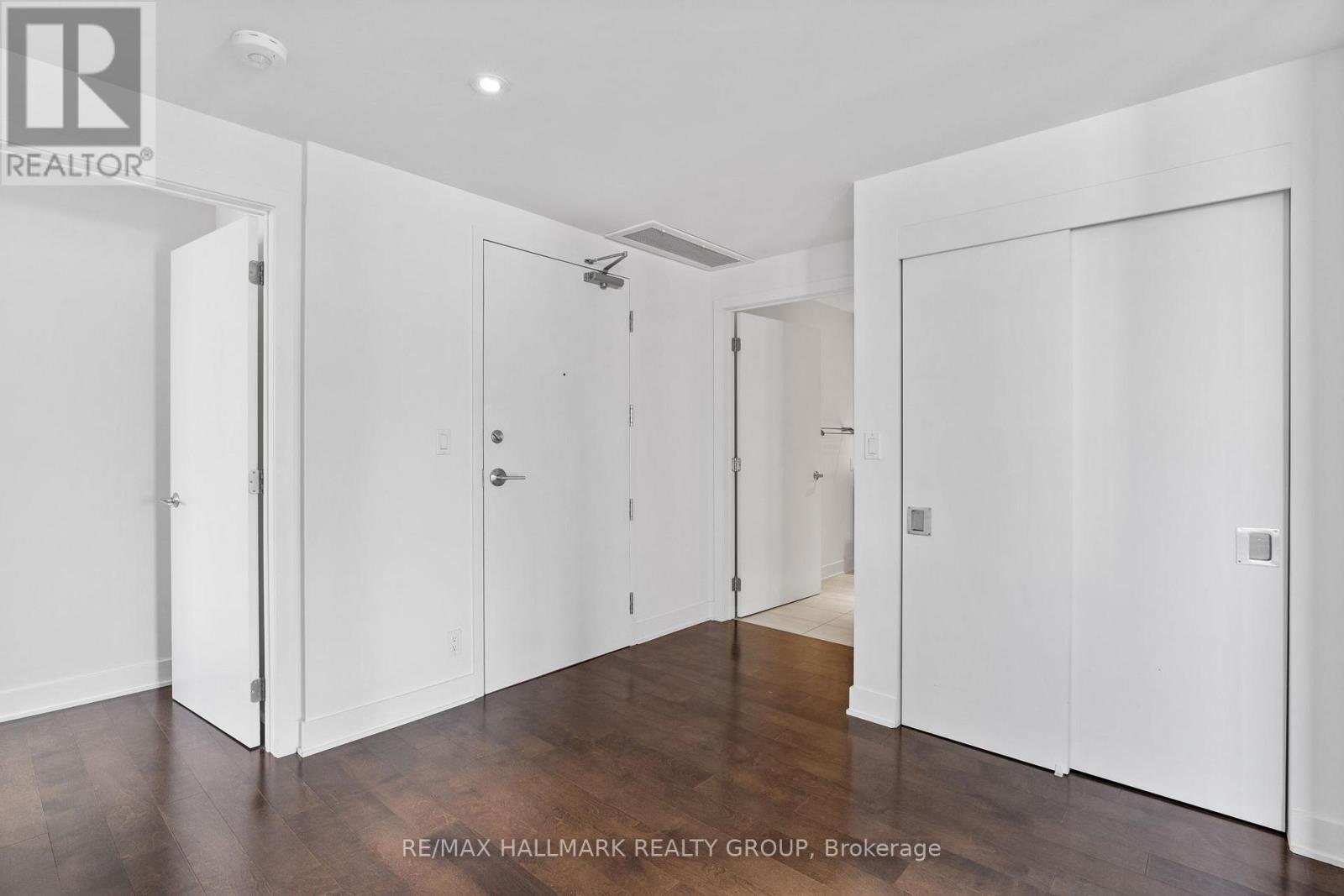 2205 - 20 Daly Avenue, Ottawa, ON - Indoor Photo Showing Other Room