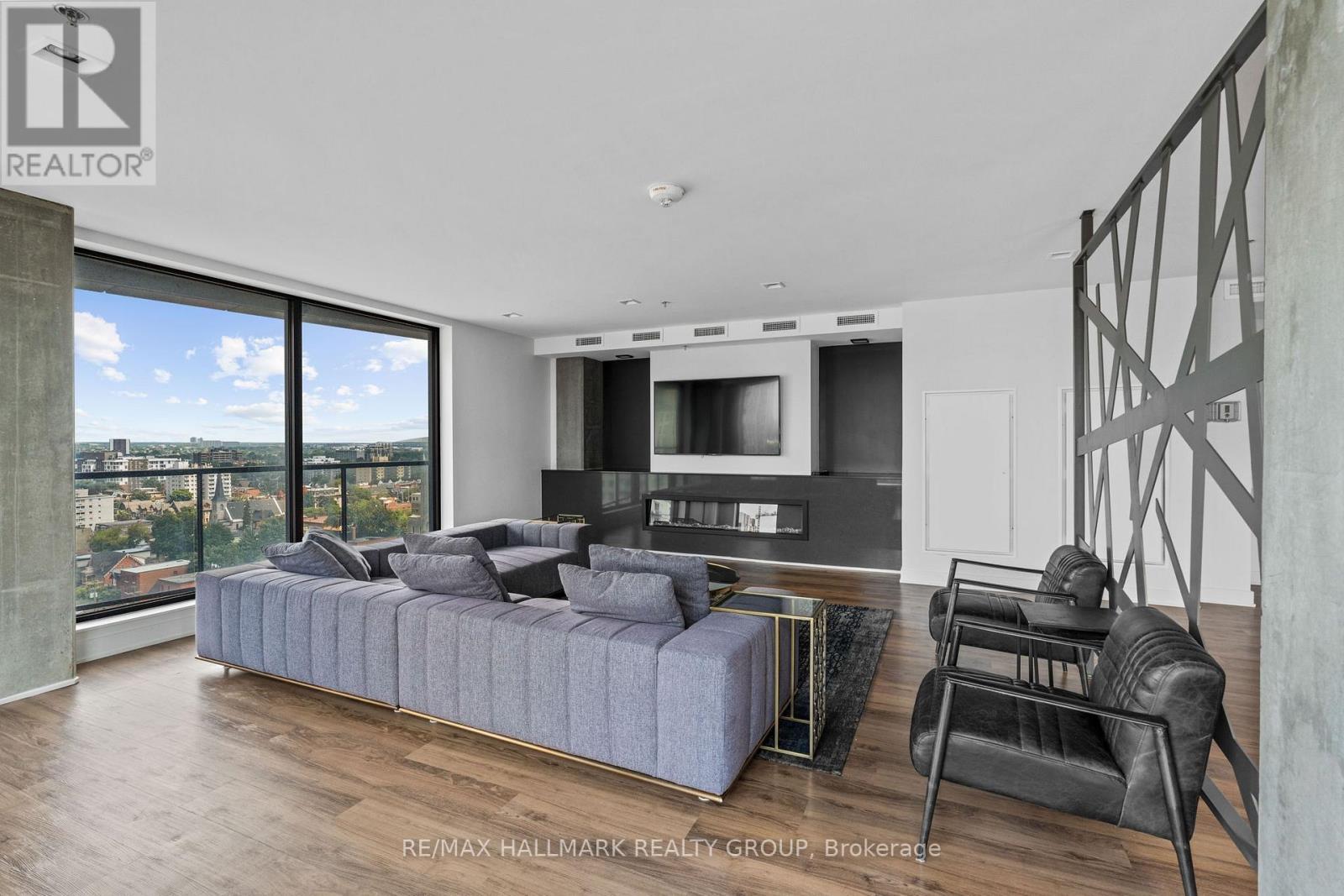 2205 - 20 Daly Avenue, Ottawa, ON - Indoor Photo Showing Living Room