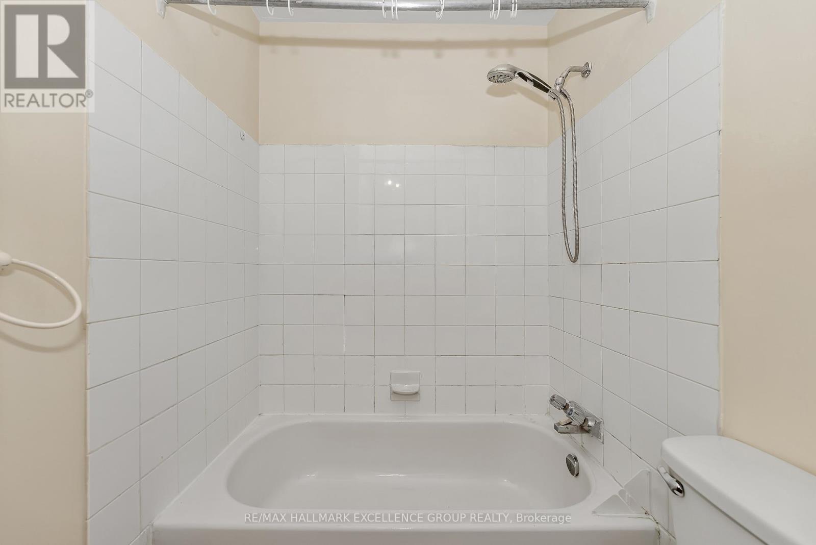 15 - 1968 Fairglen Mews, Ottawa, ON - Indoor Photo Showing Bathroom