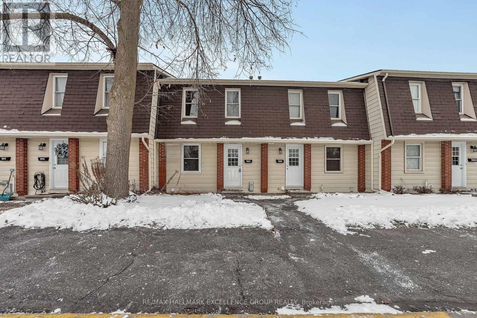 15 - 1968 Fairglen Mews, Ottawa, ON - Outdoor With Facade