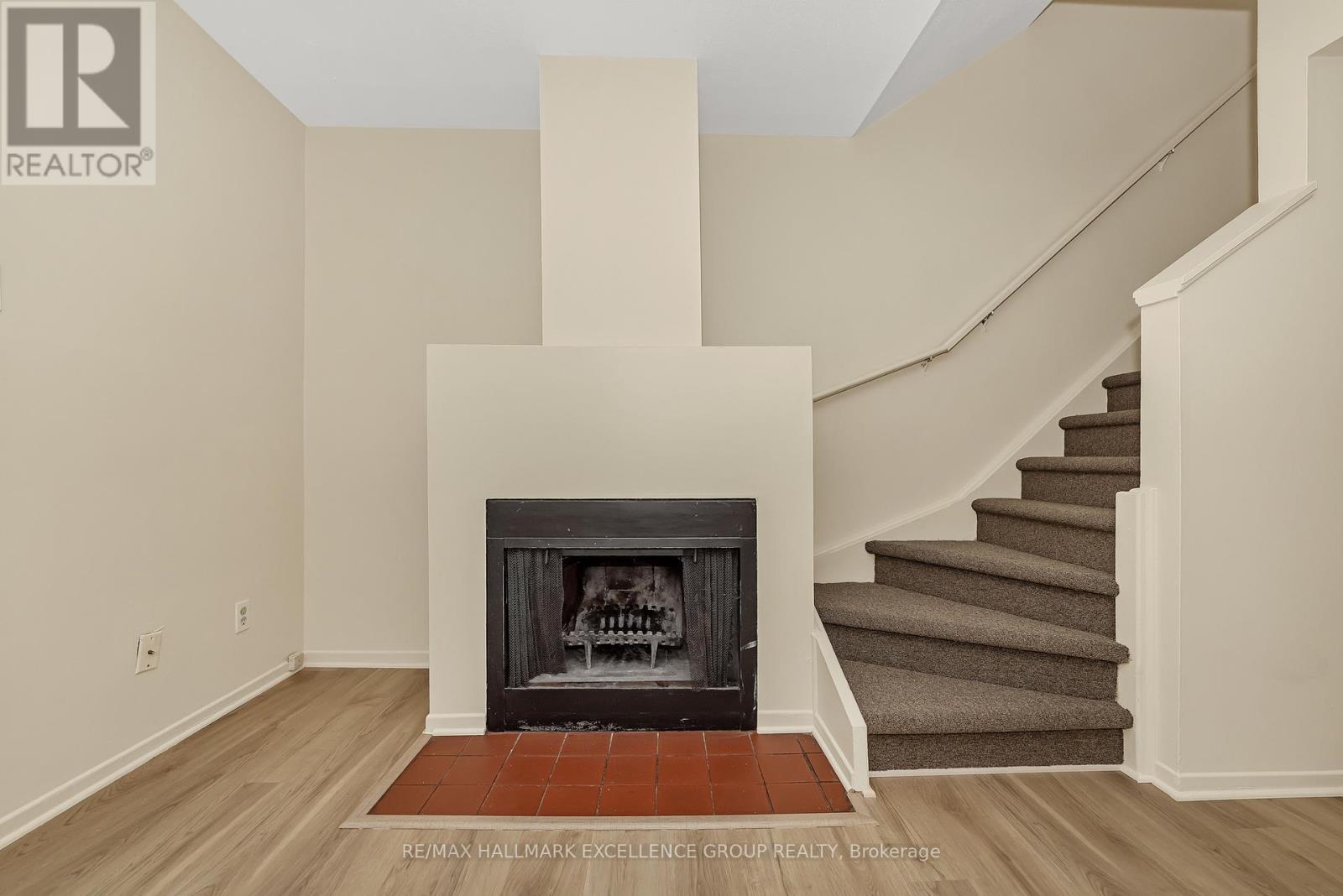 15 - 1968 Fairglen Mews, Ottawa, ON - Indoor Photo Showing Other Room With Fireplace