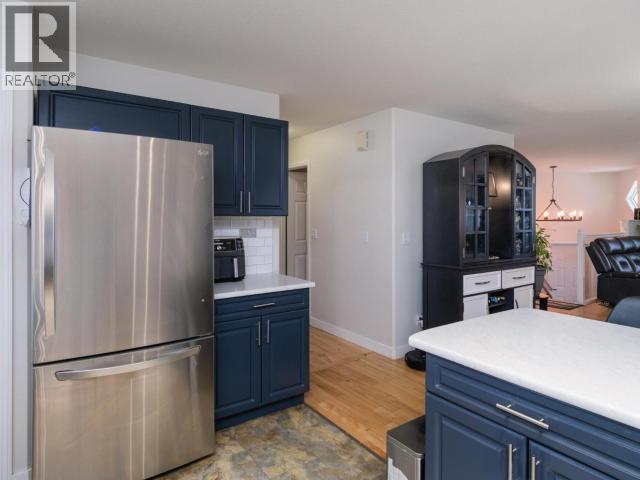 21 Iron Horse Drive, Whitehorse, YT - Indoor Photo Showing Kitchen
