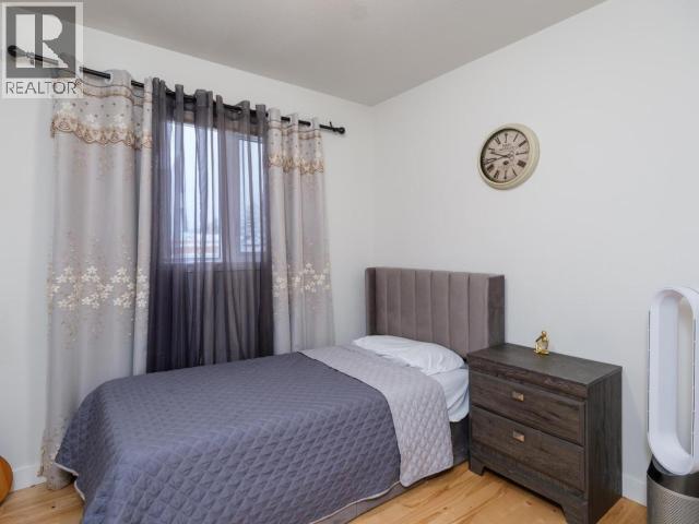 21 Iron Horse Drive, Whitehorse, YT - Indoor Photo Showing Bedroom