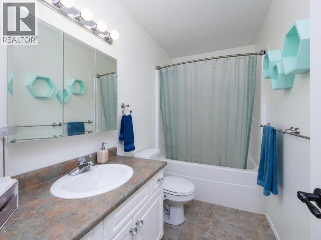 21 Iron Horse Drive, Whitehorse, YT - Indoor Photo Showing Bathroom