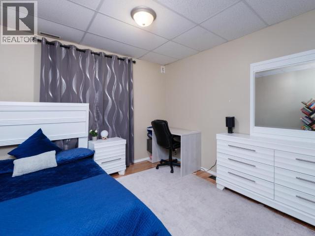 21 Iron Horse Drive, Whitehorse, YT - Indoor Photo Showing Bedroom