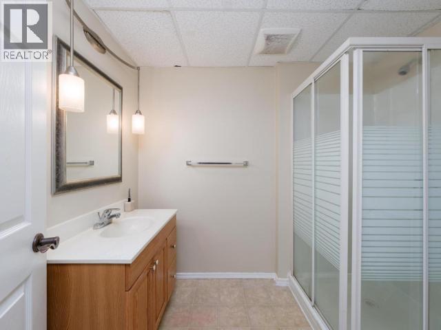 21 Iron Horse Drive, Whitehorse, YT - Indoor Photo Showing Bathroom