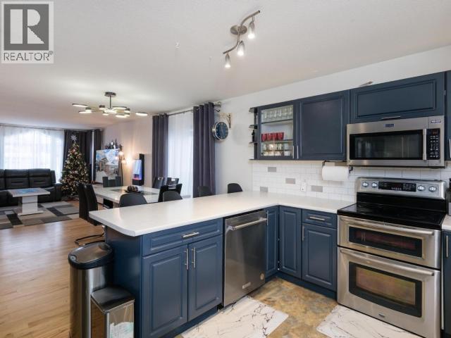 21 Iron Horse Drive, Whitehorse, YT - Indoor Photo Showing Kitchen
