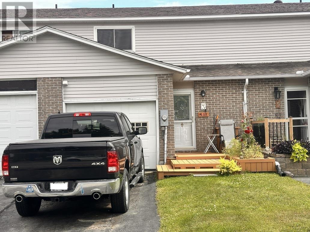 3 Farrell Cres, Elliot Lake, ON