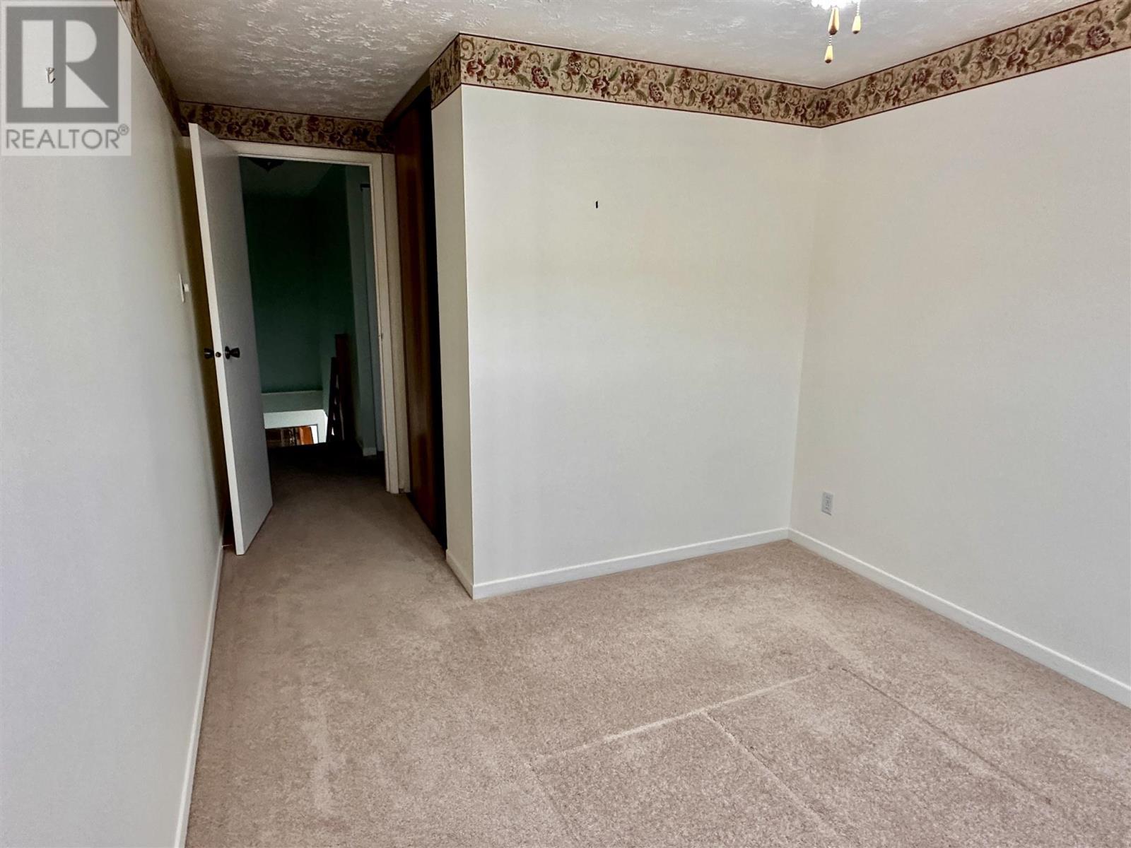 3 Farrell Cres, Elliot Lake, ON