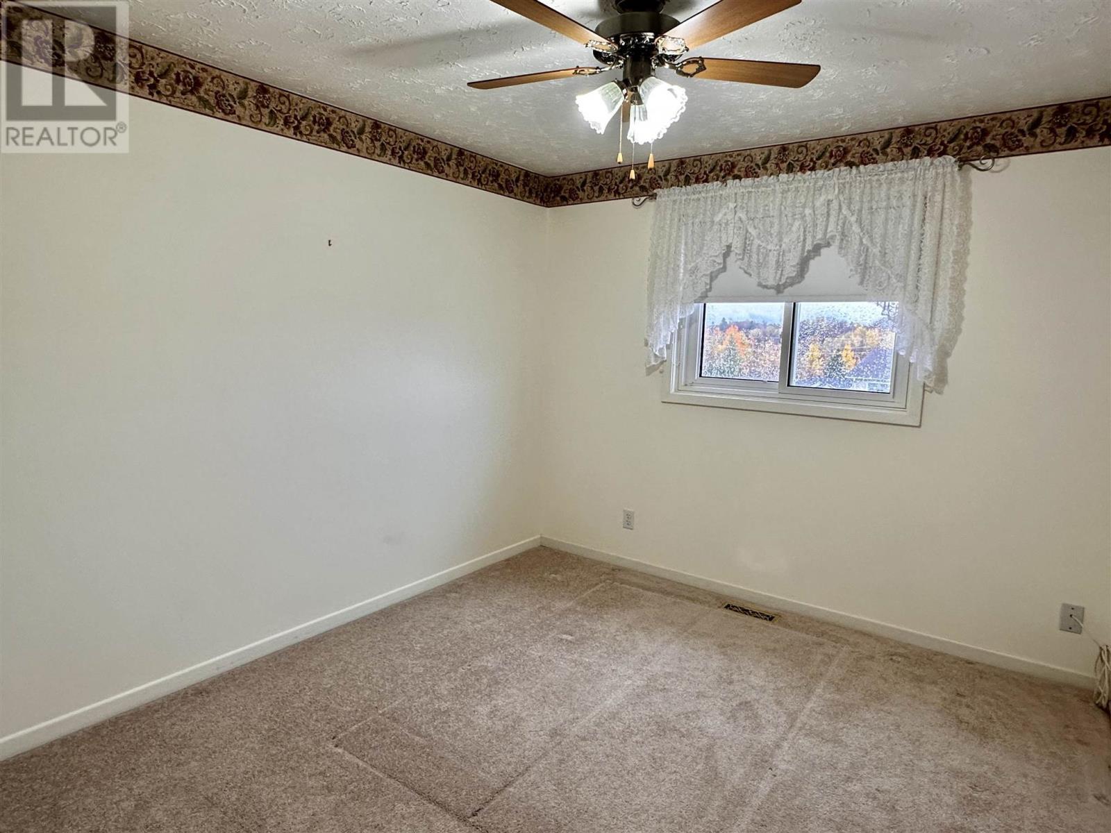 3 Farrell Cres, Elliot Lake, ON