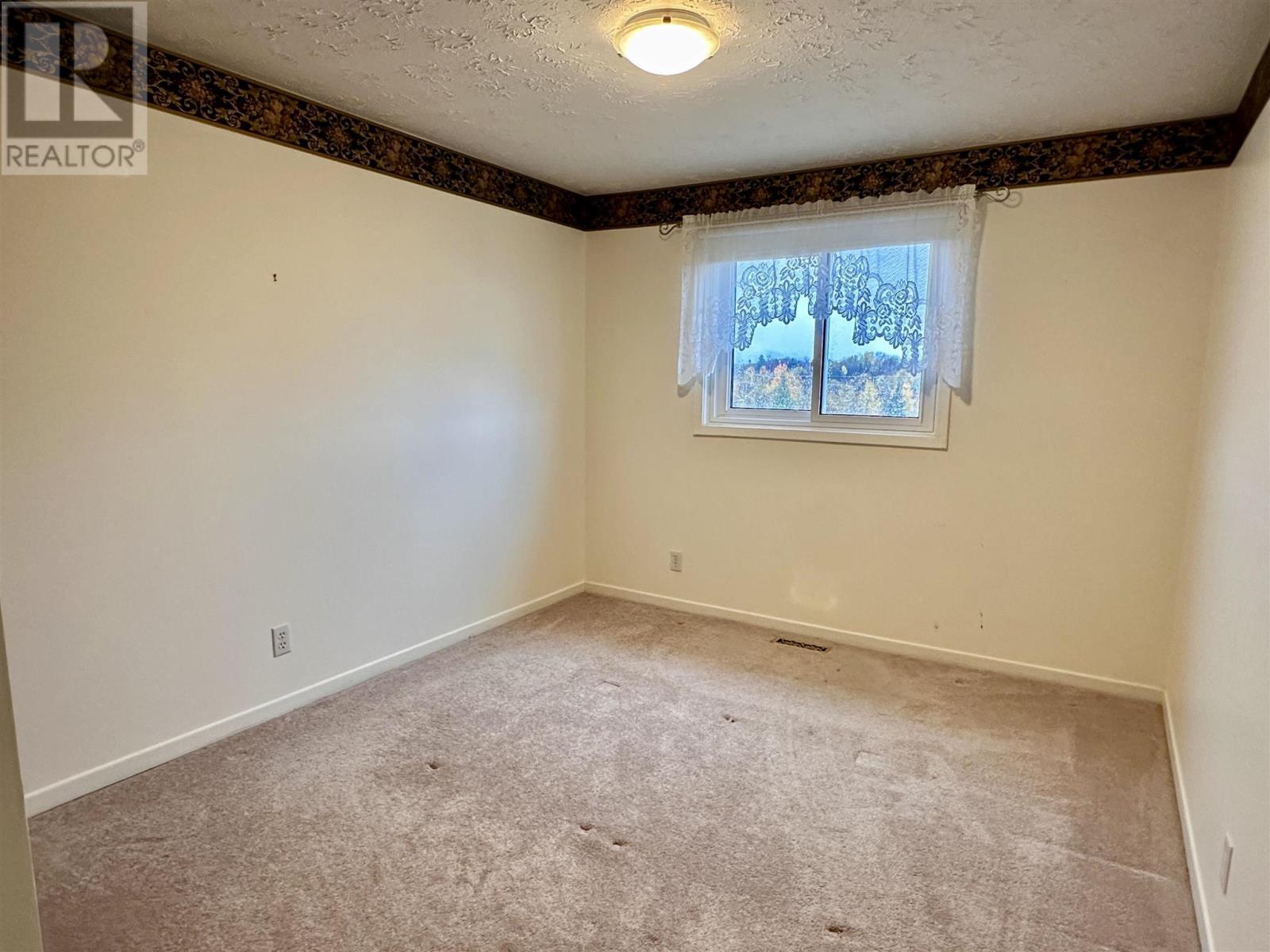 3 Farrell Cres, Elliot Lake, ON