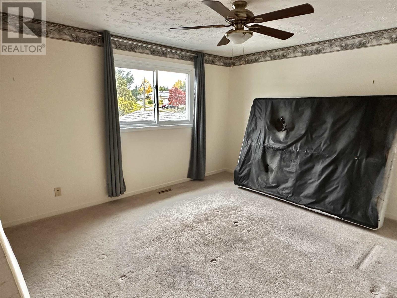 3 Farrell Cres, Elliot Lake, ON