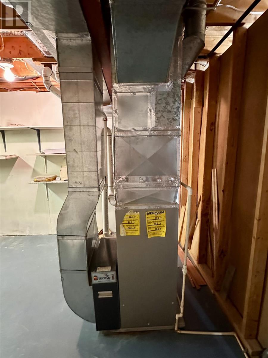 3 Farrell Cres, Elliot Lake, ON