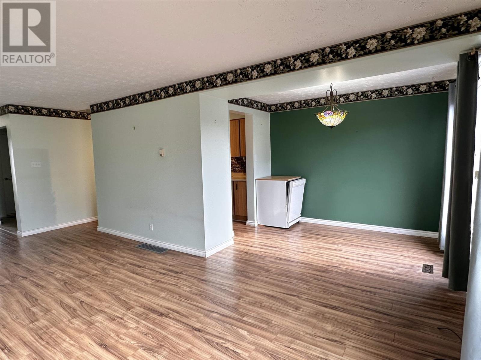 3 Farrell Cres, Elliot Lake, ON