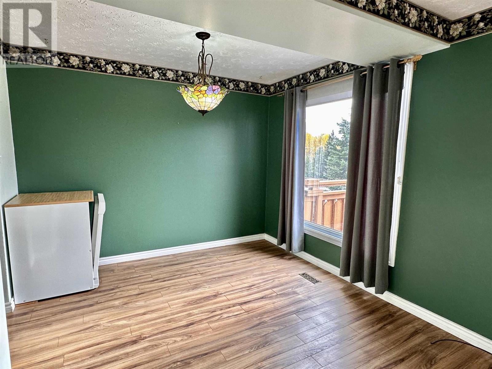 3 Farrell Cres, Elliot Lake, ON