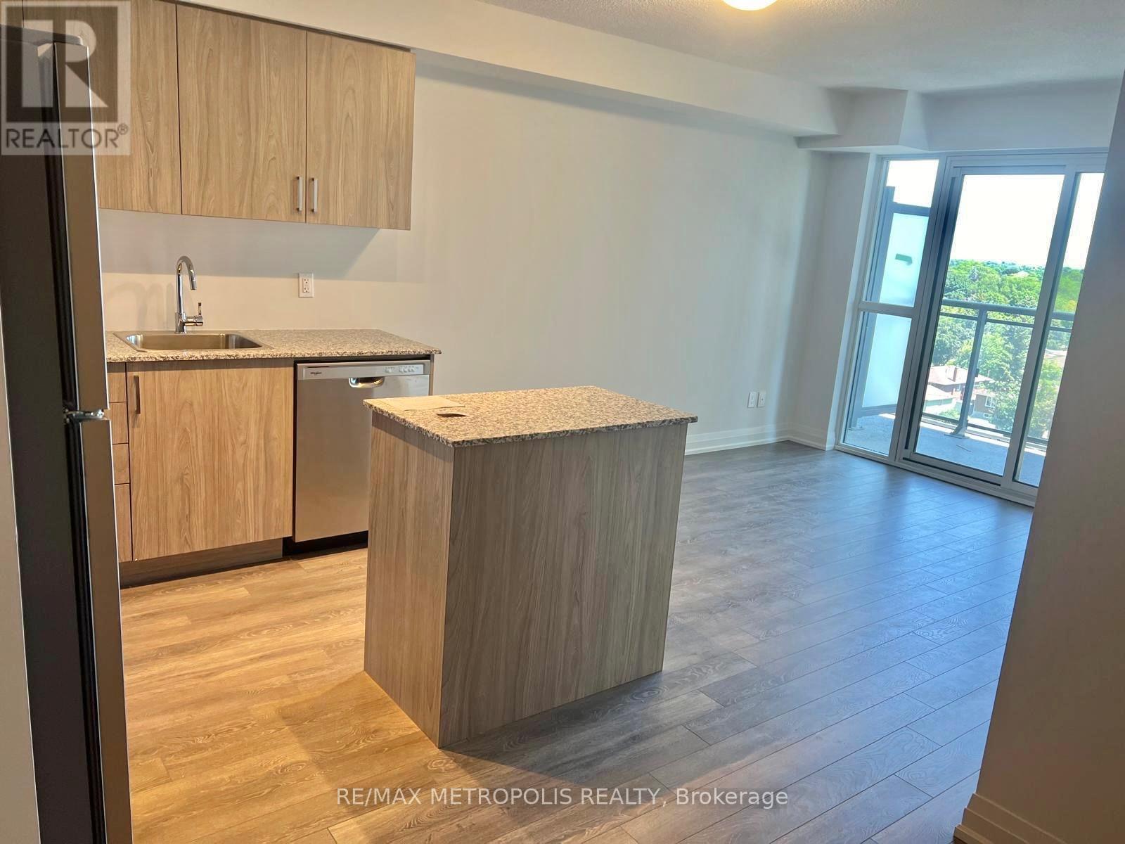 723 - 20 Meadowglen Place, Toronto, ON - Indoor Photo Showing Kitchen