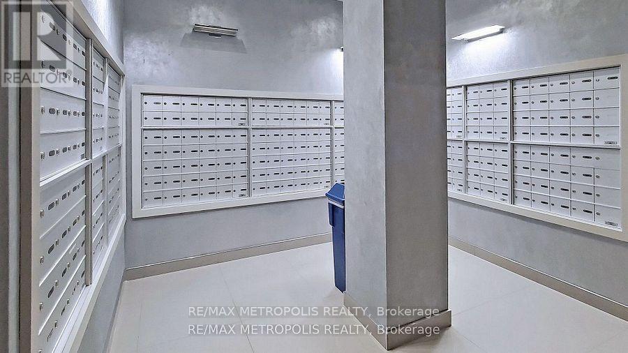 723 - 20 Meadowglen Place, Toronto, ON - Indoor Photo Showing Other Room