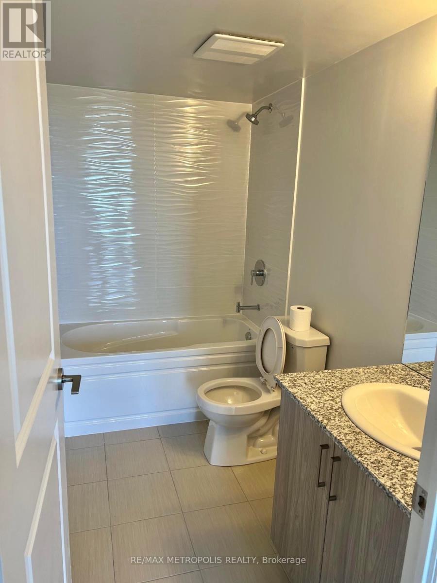 723 - 20 Meadowglen Place, Toronto, ON - Indoor Photo Showing Bathroom