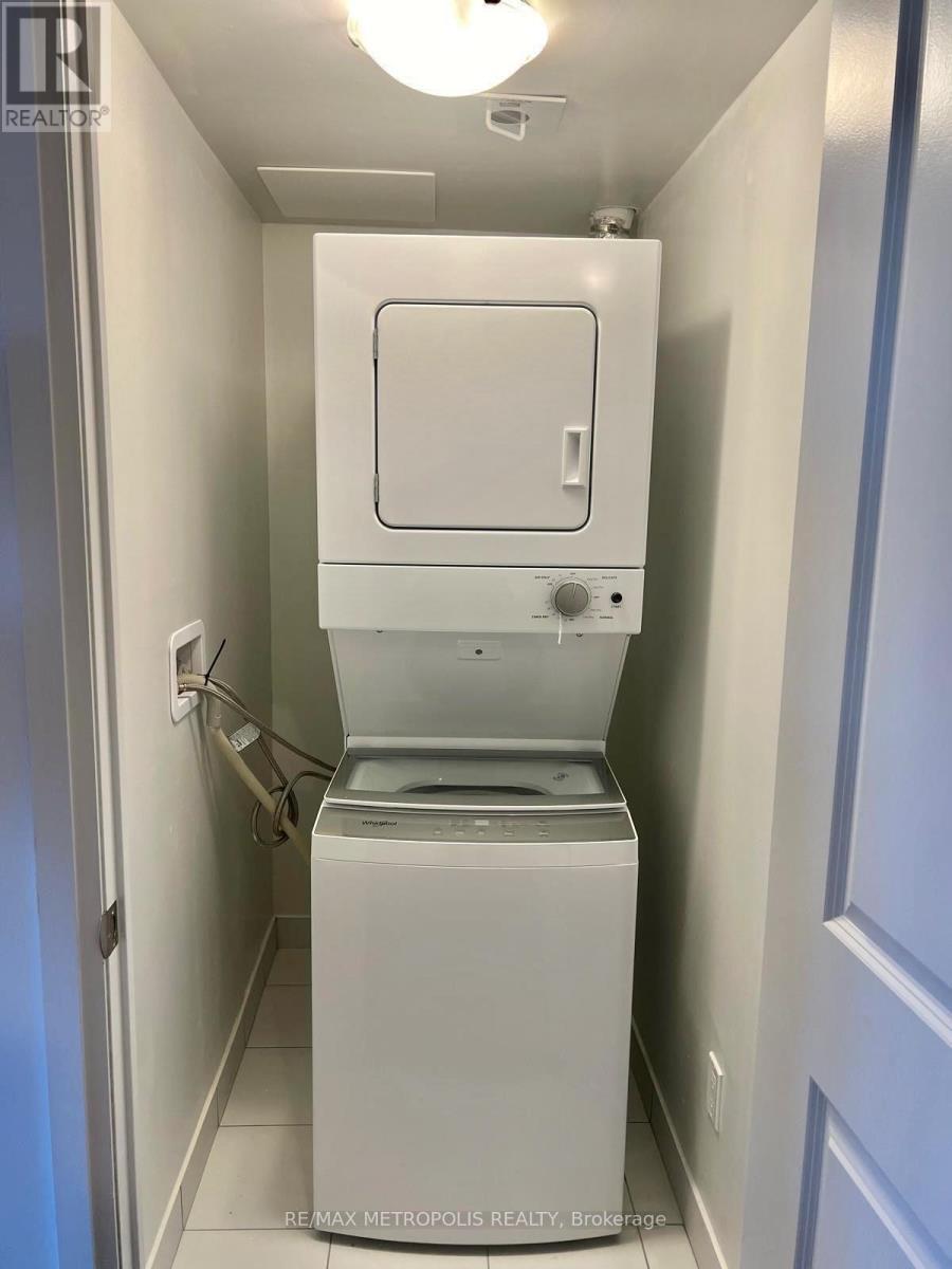 723 - 20 Meadowglen Place, Toronto, ON - Indoor Photo Showing Laundry Room