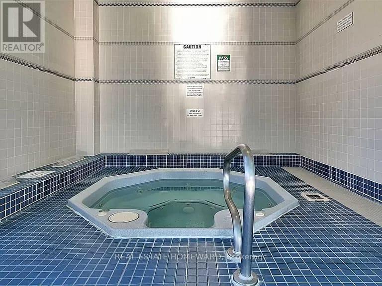 Hot Tub/Jacuzzi - 1808 - 60 Brian Harrison Way, Toronto, ON - Indoor Photo Showing Other Room