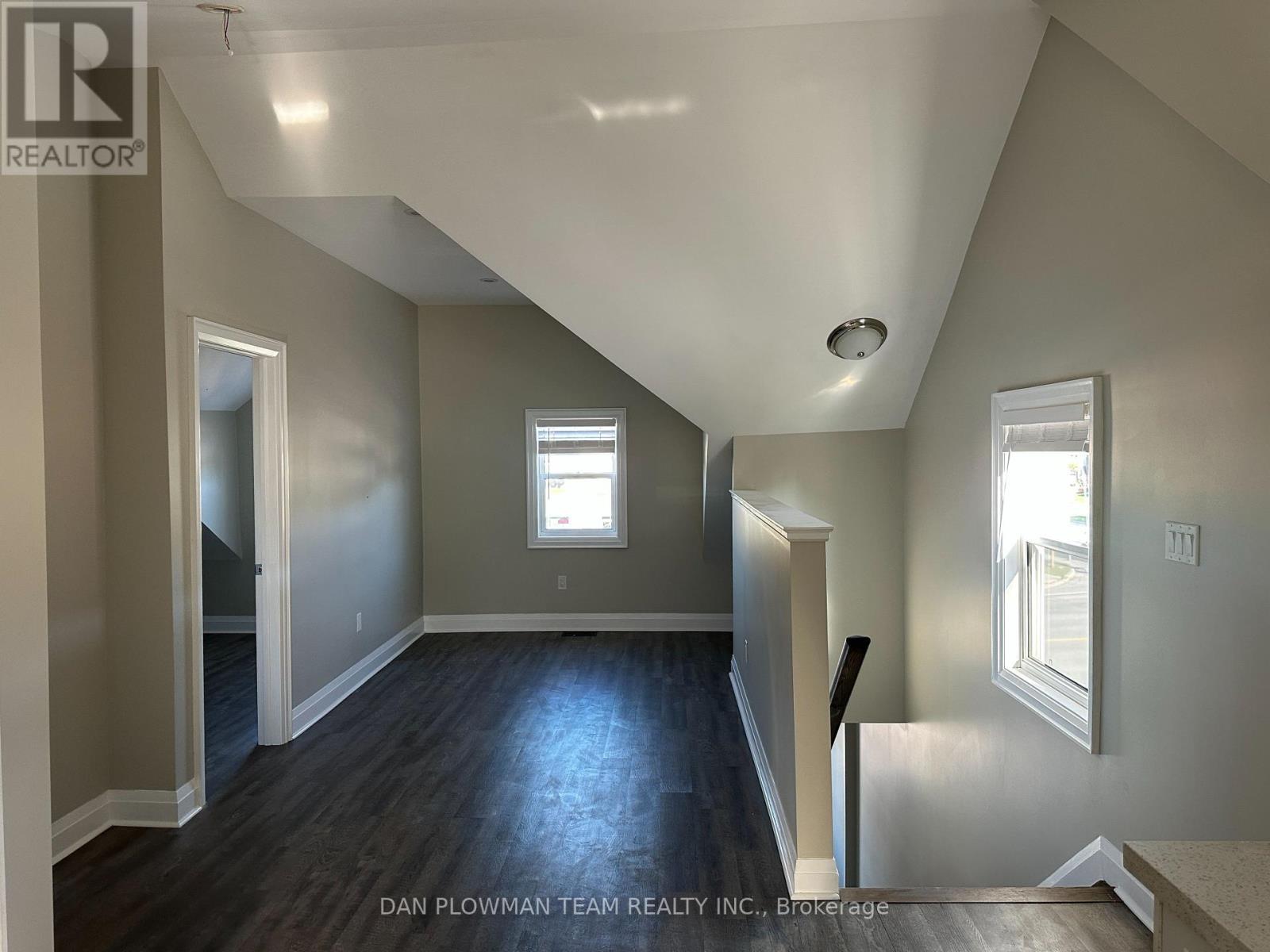 Upper - 460 Park Road S, Oshawa, ON - Indoor Photo Showing Other Room