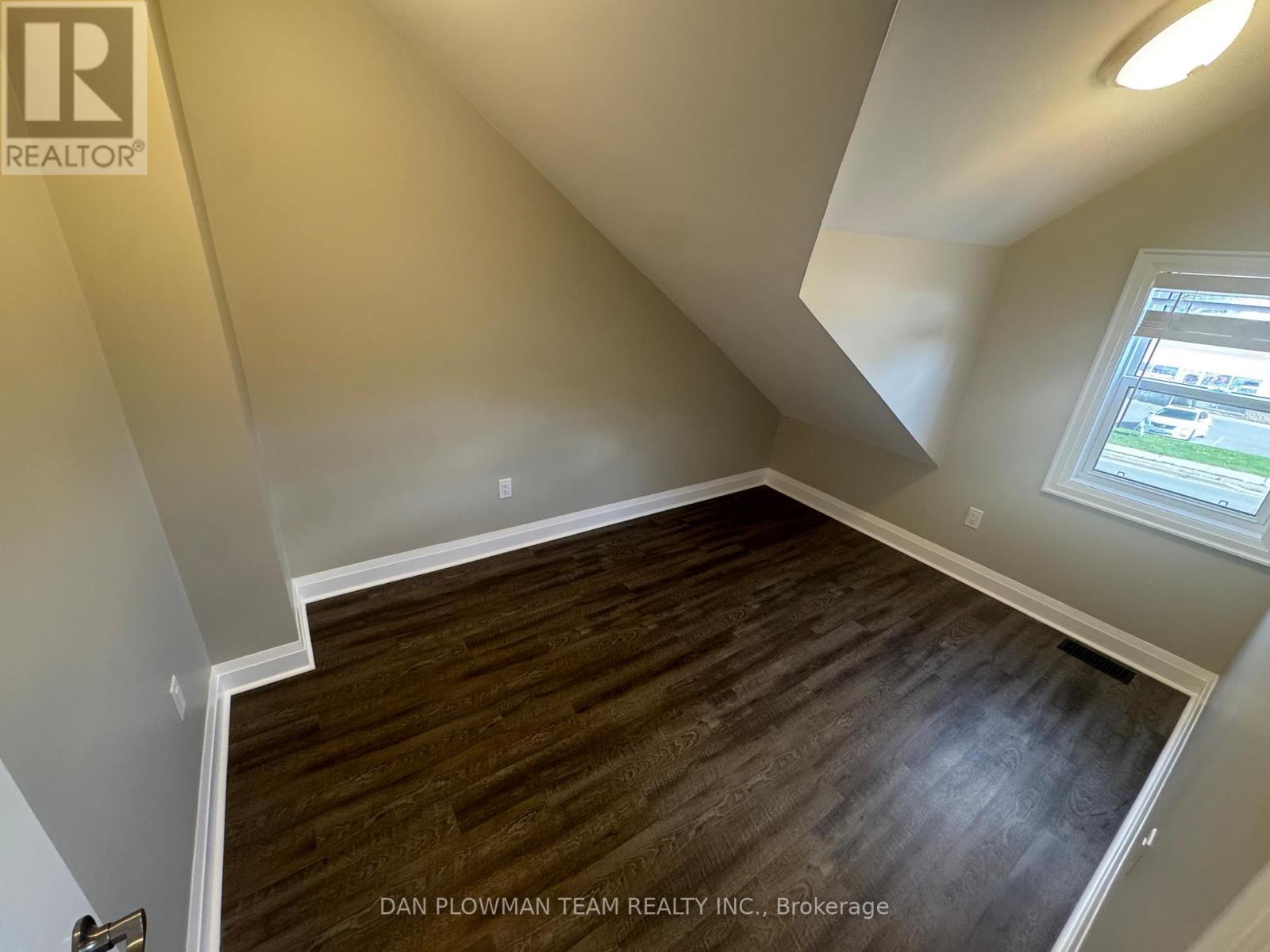 Upper - 460 Park Road S, Oshawa, ON - Indoor Photo Showing Other Room