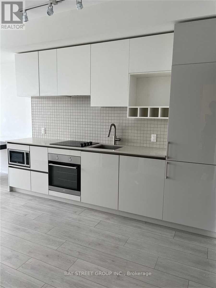 3106 - 5 Buttermill Avenue, Vaughan, ON - Indoor Photo Showing Kitchen