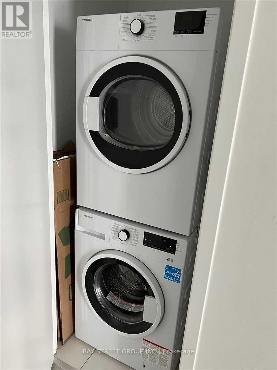 3106 - 5 Buttermill Avenue, Vaughan, ON - Indoor Photo Showing Laundry Room