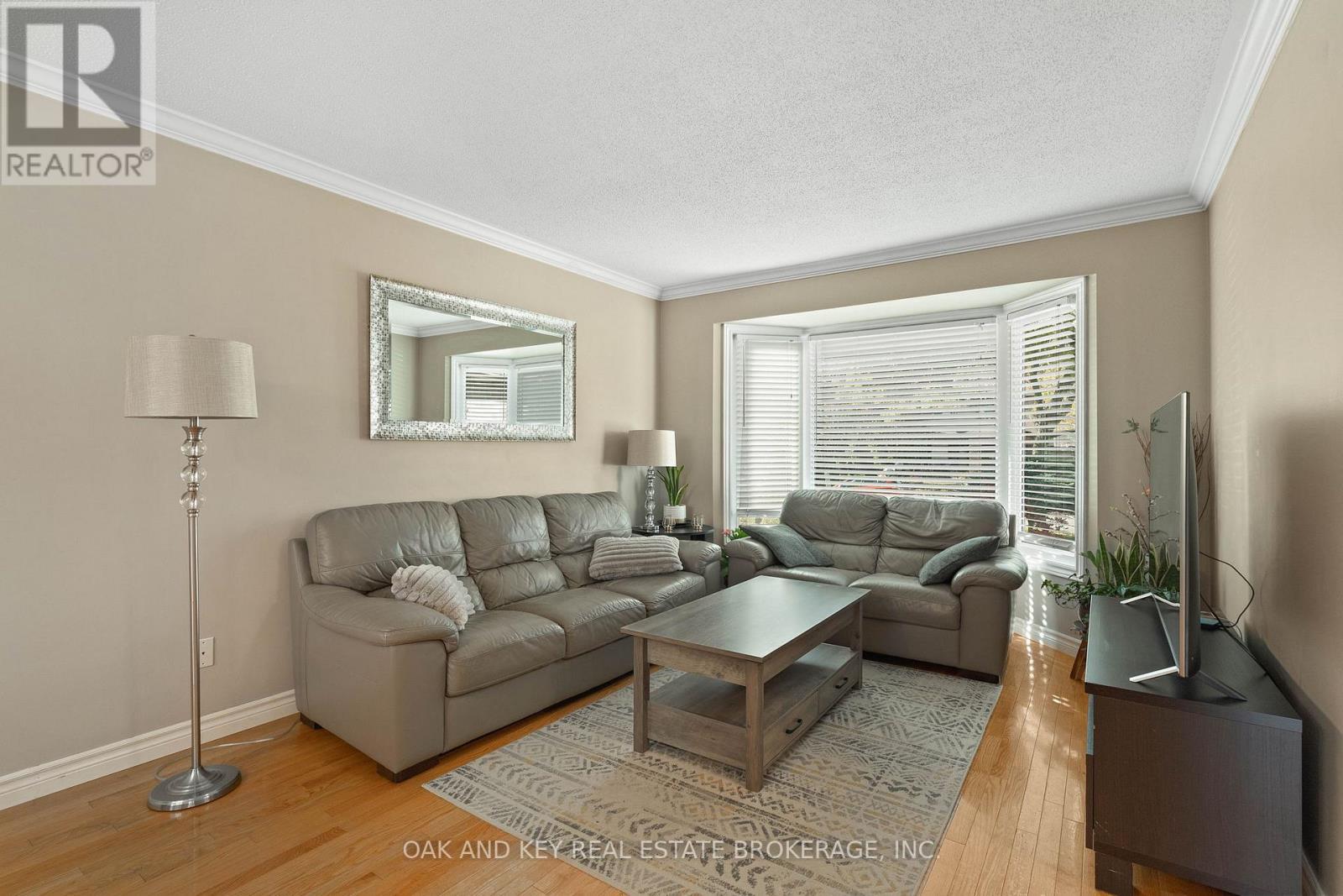 143 Golfview Road, London South (South Q), ON - Indoor Photo Showing Living Room