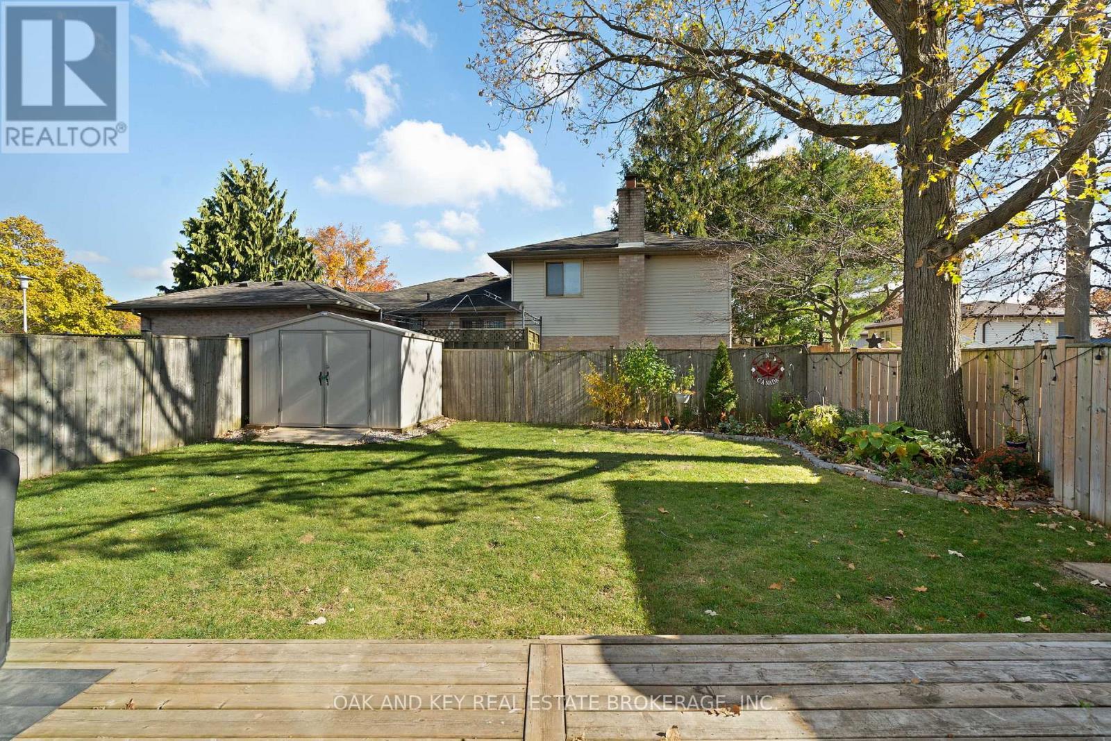 143 Golfview Road, London South (South Q), ON - Outdoor With Backyard