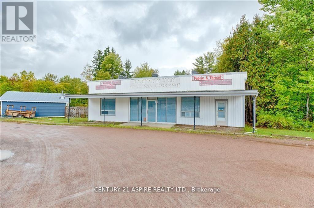 2096 Petawawa Boulevard, Petawawa, ON