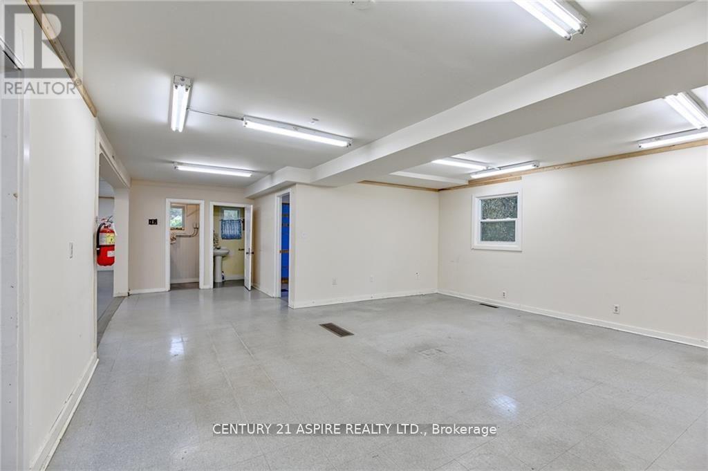 2096 Petawawa Boulevard, Petawawa, ON