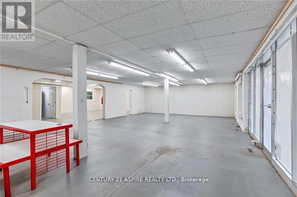 2096 Petawawa Boulevard, Petawawa, ON