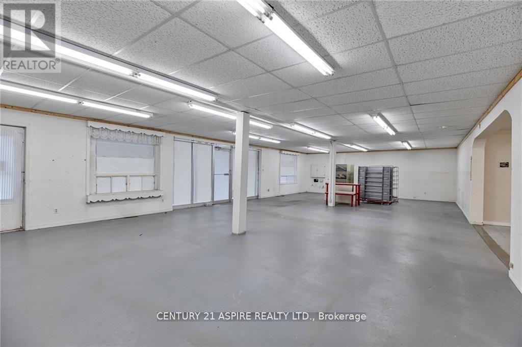 2096 Petawawa Boulevard, Petawawa, ON