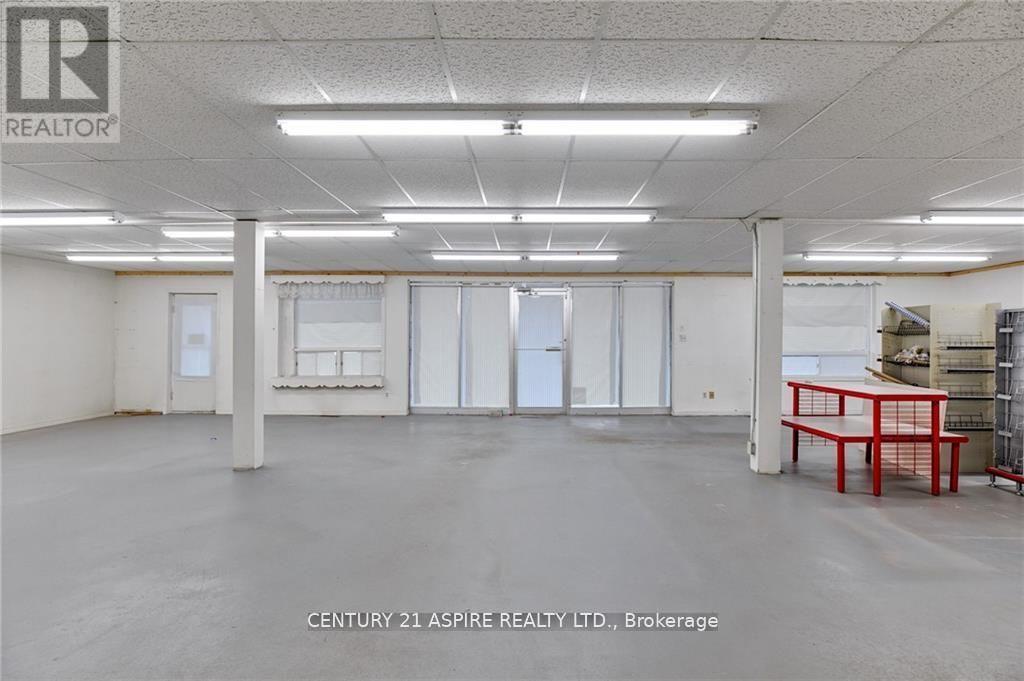 2096 Petawawa Boulevard, Petawawa, ON