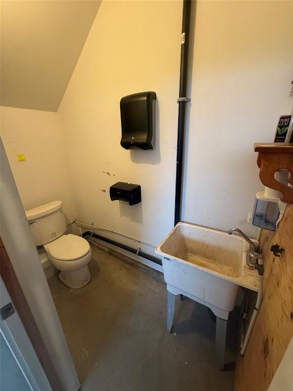 8-711 Radio Avenue, Nelson, BC