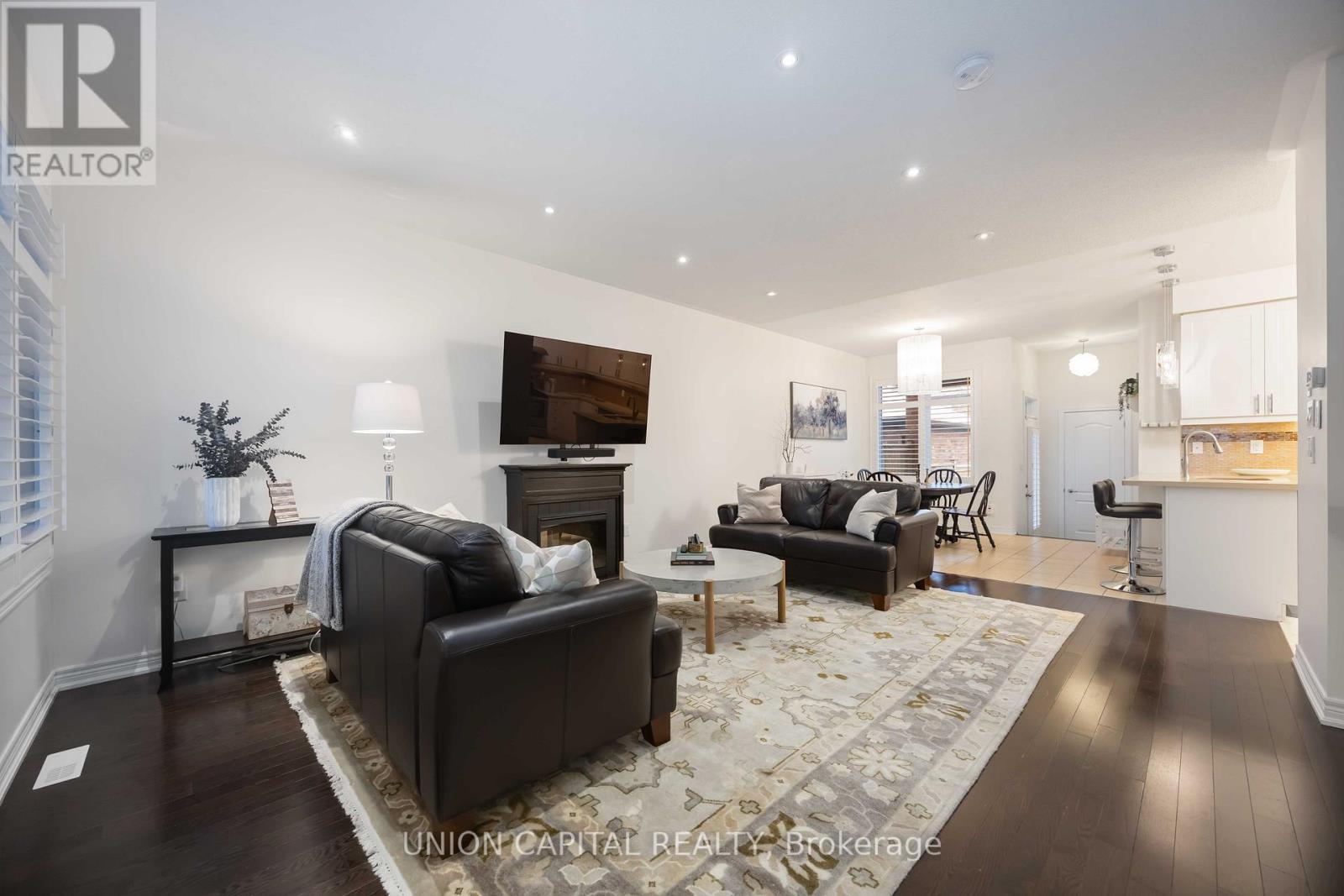 526 Church Street, Markham, ON - Indoor Photo Showing Living Room With Fireplace